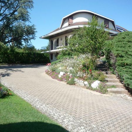Rillieux-la-PapeLa Maison Des Bonheurs住宿加早餐旅馆 外观 照片