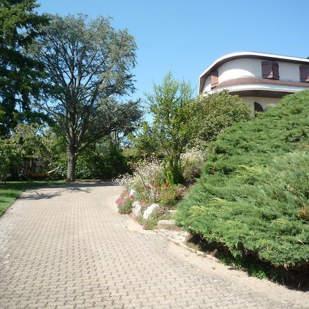 Rillieux-la-PapeLa Maison Des Bonheurs住宿加早餐旅馆 外观 照片