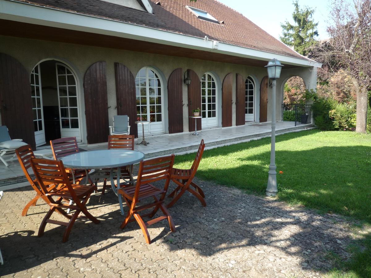 Rillieux-la-PapeLa Maison Des Bonheurs住宿加早餐旅馆 外观 照片